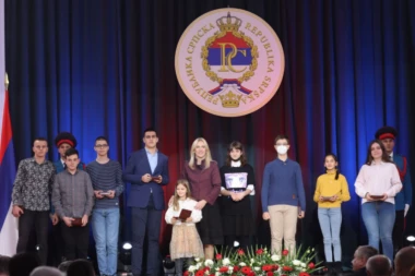 NAGRAĐENI ZVANIČNICI SRBIJE: Uručena odlikovanja povodom Dana Republike Srpske (FOTO)