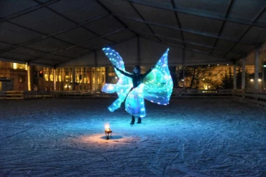 OTVORENO NAJVEĆE KLIZALIŠTE U BEOGRADU Sutra besplatno klizanje (FOTO)