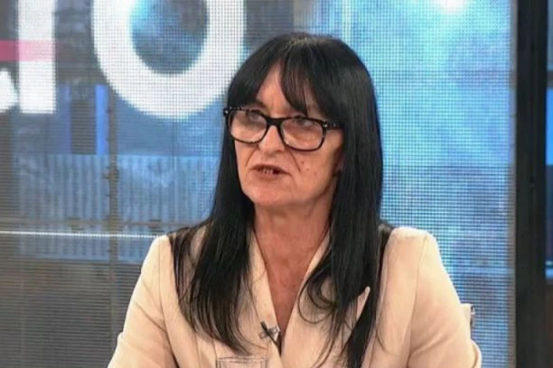 NI POSLE 11 GODINA NIJE UTVRĐEN UZROK SMRTI DIJANE SIMIĆ (17) KOJA JE PREMINULA USRED KAFIĆA U PROKUPLJU! Majka tvrdi da je UBIJENA i to iz OSVETE!