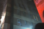 LJUDI SKAKALI IZ SOLITERA DA IZBEGNU SMRT! Stravičan požar u Njujorku: Vatrena stihija ubila 19 osoba, od čega devetoro DECE (VIDEO)