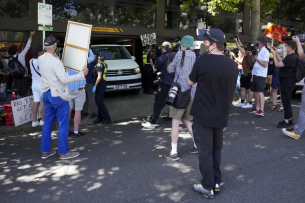 I CAN DEPORT NOVAK WHENEVER I WANT! The minister who decides on Djoković's fate spoke out!