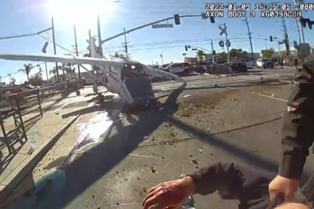 DRAMATIČNO SPASAVANJE PILOTA IZ SRUŠENOG AVIONA! "Cesnu" razbucao voz! (UZNEMIRUJUĆI VIDEO)