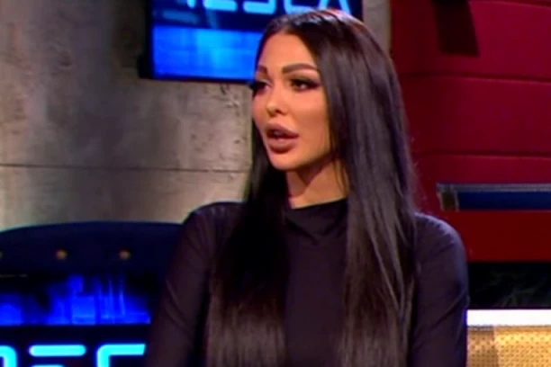 Maja Marinković RAZBILA POLA PARFIMERIJE u Egiptu: Starleti popustile kočnice, procurio snimak, prodavačica ostala u ŠOKU zbog nje! (FOTO)