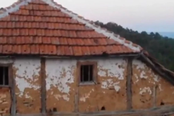 POZNATI VODITELJ ISKEŠIRAO 150.000 EVRA ZA STAN: A OVAKO mu izgleda PORODIČNA KUĆA! (FOTO)