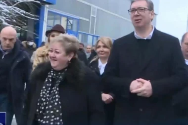 PREDSEDNIK DŽENTLMEN: Anđelka, ako kreneš da padaš, samo se drži za mene! (FOTO)