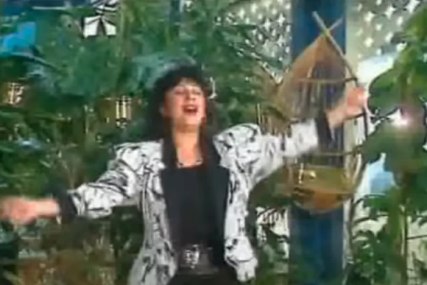 "UDARALA SAM JE MOTKOM...": Pevačica uhvatila muža u PRELJUBI, pa mu PRETUKLA LJUBAVNICU!