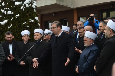 TVITERAŠ OTKRIO PRAVU ISTINU: Dok drugi reketiraju za sebe, Vučić to radi da bi napunio džepove građana!