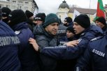 BUGARSKA NA KORAK DO GRAĐANSKOG RATA: Hiljade demonstranata pokušalo nasilno da uđe u Skupštinu, doneli i VEŠALA (FOTO/VIDEO)
