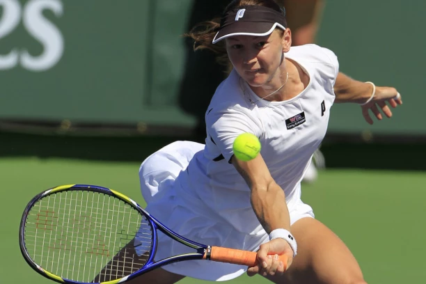 ŠOKANTNA ISPOVEST DEPORTOVANE ČEHINJE: Tražili su da se skinem! Spomenula i Novaka!