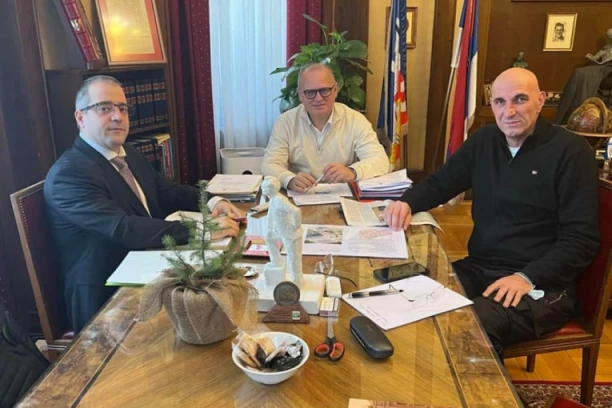 " BAŠ VOLIM IZAZOVE": Vesić pred nastavak pregovora sa Evroligom objavio fotografiju sa radnog sastanka (FOTO)