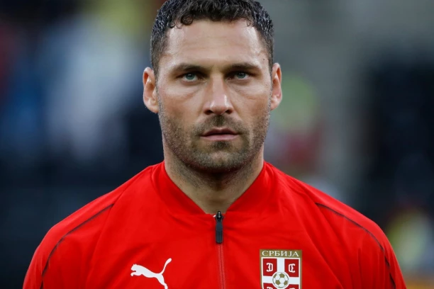 Evo gde se nalazi Duško Tošić nakon razvoda: Fudbaler poslao JAKU poruku nakon razvoda! (FOTO)