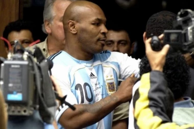 NISKI UDARCI: Tajson ponizio Brazilce!