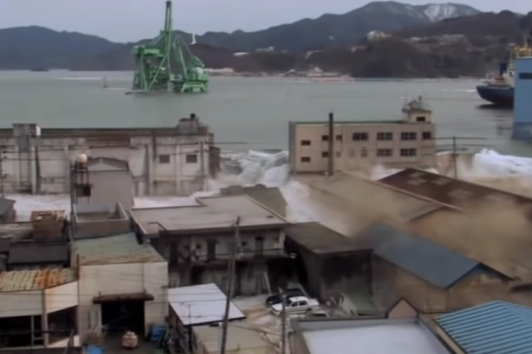 CUNAMI POGODIO JAPAN: Talasi dostigli neverovatnu visinu