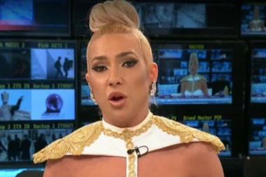 JOVANA JEREMIĆ SE VRATILA U PROŠLOST: Voditeljka Pinka otkrila na koji način je počela posao voditeljke, a na početku karijere nije bila VATRENA PLAVUŠA!