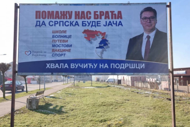SNAŽNA PODRŠKA ZA PREDSEDNIKA VUČIĆA IZ BIJELJINE: Osvanuli plakati i bilbordi sa rečima zahvalnosti! (FOTO)