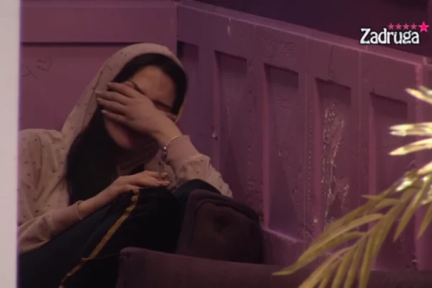 ON JE PSIHOPATA, HOĆE DA NAPRAVI LJUBAVNICU OD MENE: Tara Simov lije KROKODILSKE SUZE zbog bivšeg dečka! (VIDEO)