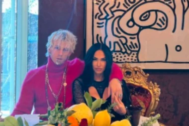 MEGAN FOKS UŽIVA U VERIDBI: Glumica podelila GOLIŠAVU sliku iz KUPATILA! (FOTO)