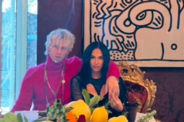 MEGAN FOKS UŽIVA U VERIDBI: Glumica podelila GOLIŠAVU sliku iz KUPATILA! (FOTO)