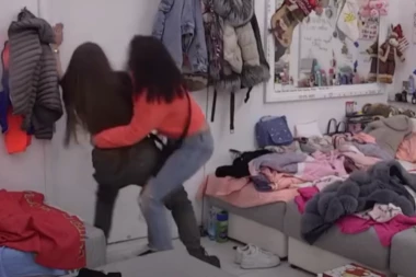 HAOS U BELOJ KUĆI! Dalila doživela NERVNI SLOM, lomila sve oko sebe, dok je Car tešio, Dejan se SMEJAO! (VIDEO)