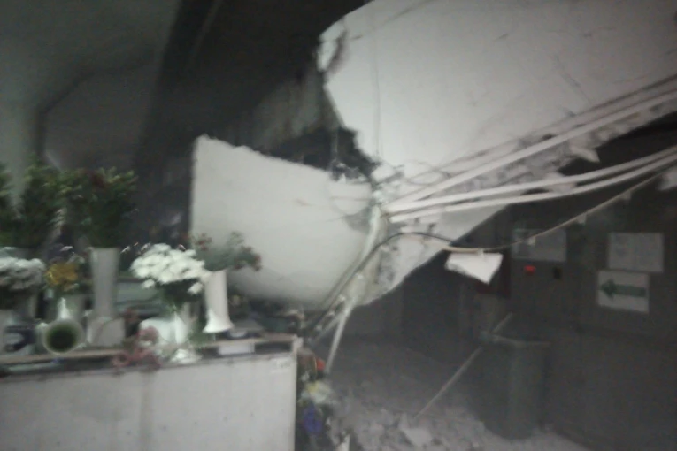 SRUŠIO SE ZID KOD PIJACE NA NOVOM BEOGRADU: Povređene tri osobe (FOTO)