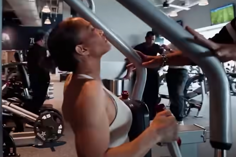 Zbog ovoga pevačica ima savršeno telo