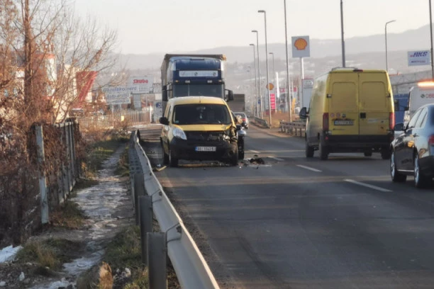 LANČANI SUDAR U SMERU KA BEOGRADU: U nesreći kod Pančeva učestvovalo pet vozila - policija na licu mesta!