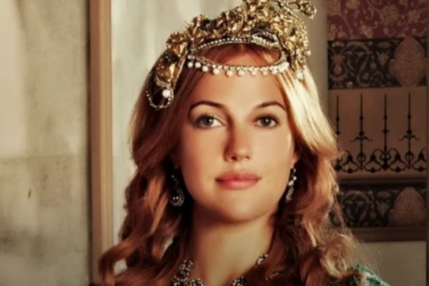 HUREM laže za godine: Glumica proslavila rođendan, fanovi potpuno zbunjeni! (FOTO)