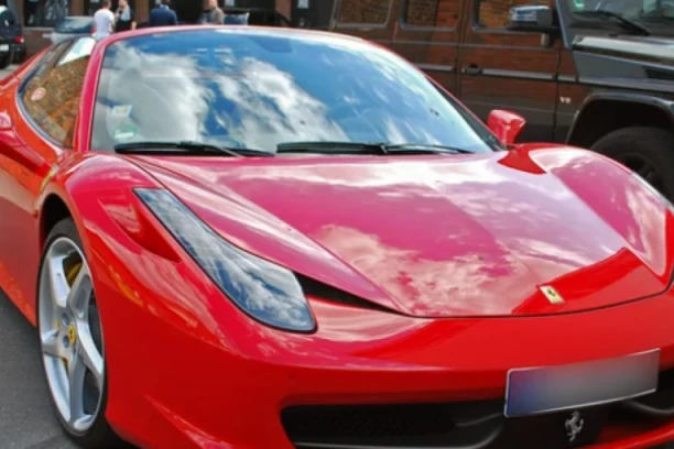 SLUPAN REDAK PRIMERAK FERARIJA! U sekundi nestalo 2,5 miliona evra! (VIDEO)