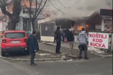 GORI RESTORAN BRZE HRANE U ZEMUNU! Vatrogasci se bore sa plamenom! (VIDEO)