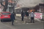 GORI RESTORAN BRZE HRANE U ZEMUNU! Vatrogasci se bore sa plamenom! (VIDEO)
