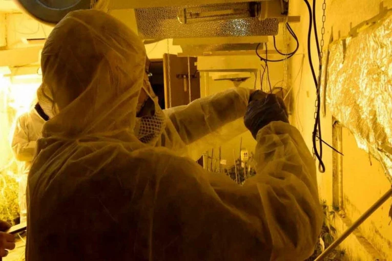 U POTKROVLJU KUĆE PRAVIO AMFETAMIN! Optužen muškarac iz Smedereva