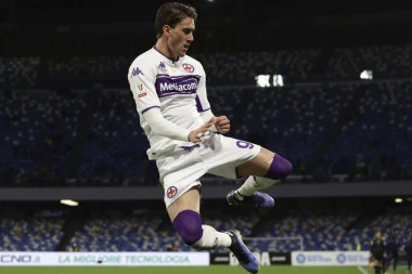 ZEMLJOTRES NA APENINIMA! Italijani Vlahovića već PRESELILI u redove ljutog rivala! (FOTO)