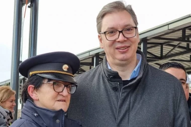 STARO RADNO MESTO U NOVOM RUHU! Predsednik Vučić obišao renoviranu železničku stanicu u Inđiji! (FOTO)