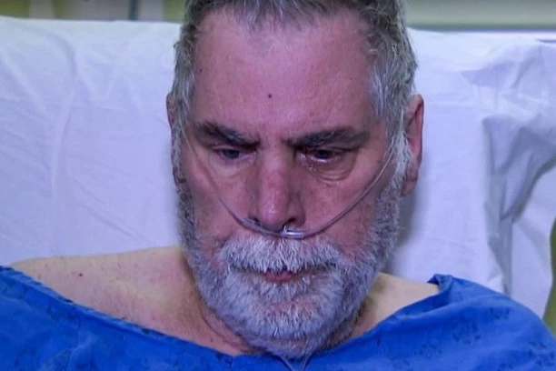 BOJAO SE VAKCINE KAO ĐAVO OD KRSTA, A ONDA JE ZAVRŠIO NA INTENZIVNOJ NEZI! Sada ima samo jednu poruku za ljude! (VIDEO)