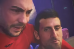 URNEBESAN SNIMAK SA ŽABLJAKA: Crnogorac PRIŠAO Novaku i ispričao mu vic o Federeru i Nadalu - Đoković se POKIDAO od smeha! (VIDEO)