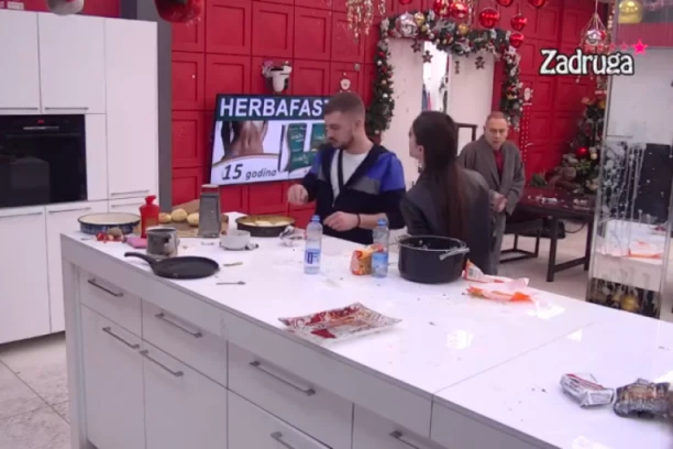 BOLI ME UVO ZA VAŠU RASPALU VEZU: Anđela Đuričić i Gruja ušli u SUKOB zbog Mime! (VIDEO)