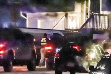 UPUCANA ŠESTOMESEČNA BEBA! Majka je u kolima vozila dete, a onda je uletela u kišu metaka, MALIŠANU NIJE BILO SPASA!