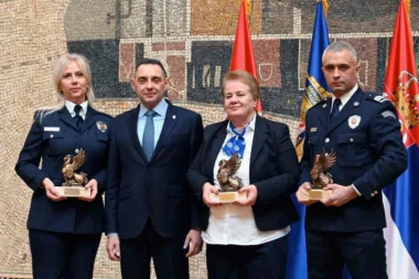 MINISTAR POLICIJE ALEKSANDAR VULIN URUČIO NAGRADE PRIPADNICIMA MUP-A: Srbija ima ljude na koje može da se osloni