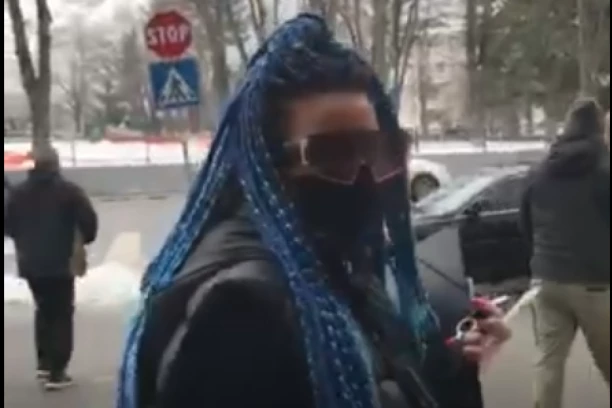 ČUMETOVA BIVŠA IMA NOVOG DEČKA?! Ivana je ispred suda poručila samo jedno, A EVO ŠTA JE REKLA O ALIMENTACIJI! (VIDEO)