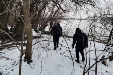 POLICIJA "ČEŠLJA" VELIKO RATNO OSTRVO TRAŽEĆI NESTALOG MATEJA: MUP objavio nove informacije, otac čeka da se završi POTRAGA (FOTO)