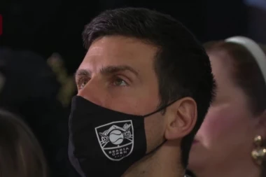 ĐOKOVIĆ U HRAMU SVETOG SAVE! Na liturgiju došao sa roditeljima! (FOTO)