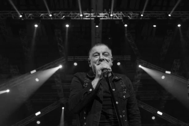 PARNI VALJAK IMA NOVOG PEVAČA: Aki Rahimovski dobio naslednika (FOTO)