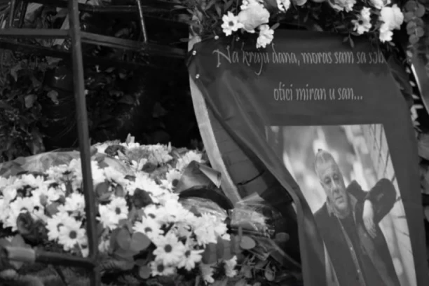 SUZE, BOL I TUGA! Aki Rahimovski ispraćen na VEČNI POČINAK uz zvuke omiljenih pesama! (VIDEO)