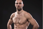 DŽABA ZNAMENJA! Jutros uhapšeni svetski prvak u kik-boksu Nikola Stošić je brutalni nasilnik! IŽIVLJAVAO SE I NAD DECOM!