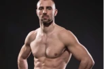 DŽABA ZNAMENJA! Jutros uhapšeni svetski prvak u kik-boksu Nikola Stošić je brutalni nasilnik! IŽIVLJAVAO SE I NAD DECOM!