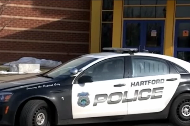 MASOVNO PREDOZIRANJE UČENIKA U KONEKTIKATU: U kući jednog nađena količina dovoljna da UBIJE CELU ŠKOLU! (VIDEO)