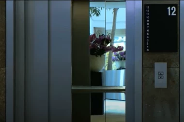 EVO ZAŠTO BAŠ SVAKI LIFT IMA OGLEDALO! Nikad ne biste pogodili zašta služi!