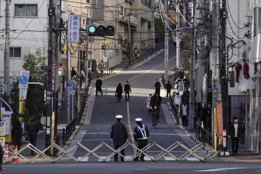 PUCNJAVA U BOLNICI U JAPANU! Ima ranjenih, napadač se zaključao u pošti! (FOTO, VIDEO)