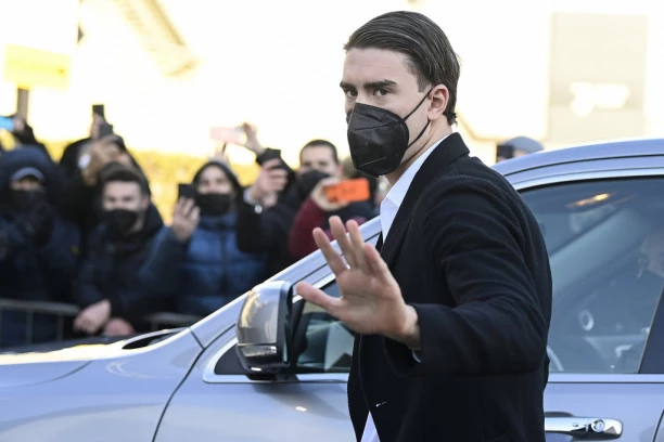 JEDAN DOLAZI, DRUGI ODLAZI: Vlahović ostaje bez saigrača!