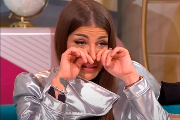 DALILA DRAGOJEVIĆ GRCALA U SUZAMA: Zadrugarka pričala o EMOTIVNOM STANJU, a Car je progovorio o njihovoj VEZI!